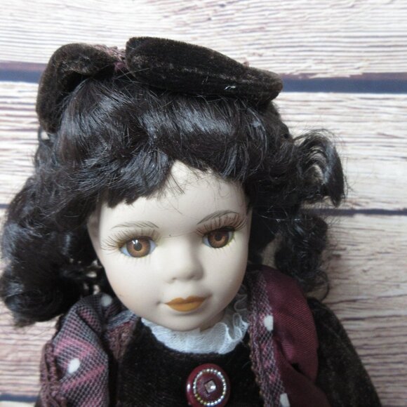UniQue Porcelain Doll Limited Edition 16" - Maggie - Picture 3 of 7